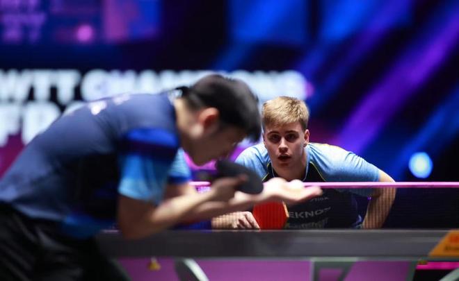 尤其是在突 尤其是在突