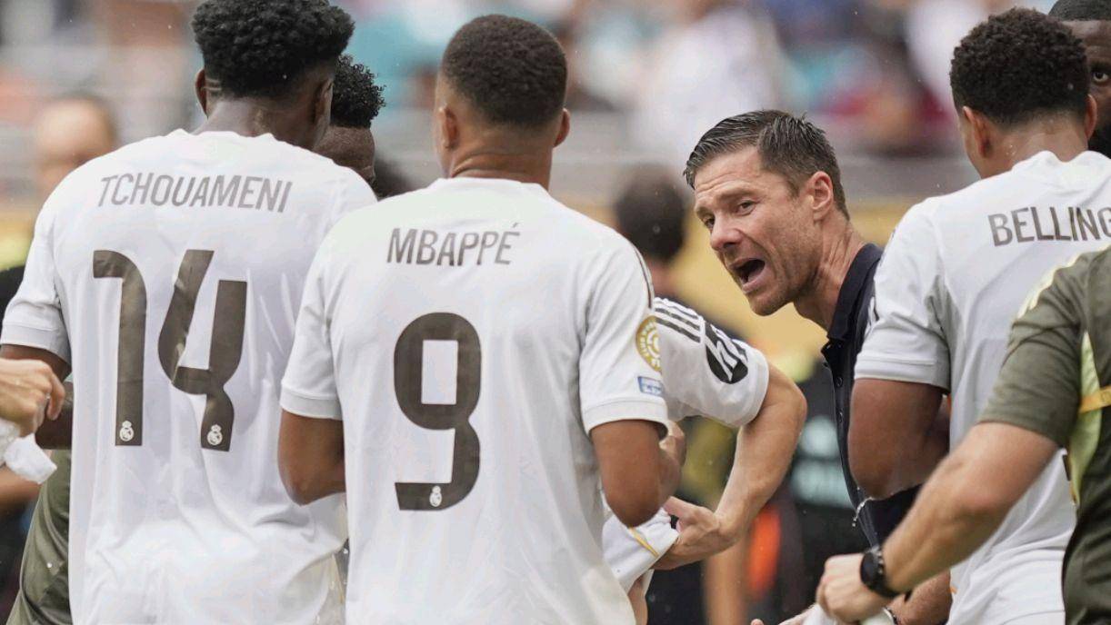 国队在篮板 国队在篮板