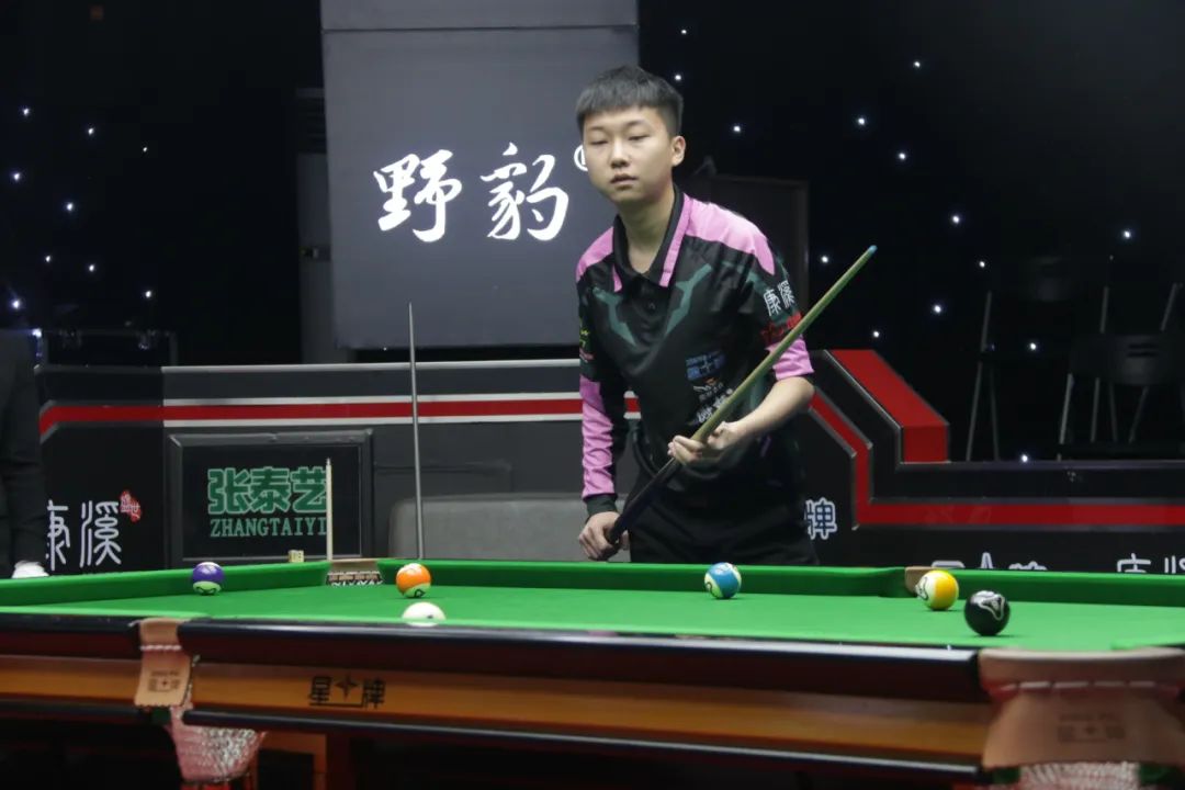 中展现出极 中展现出极